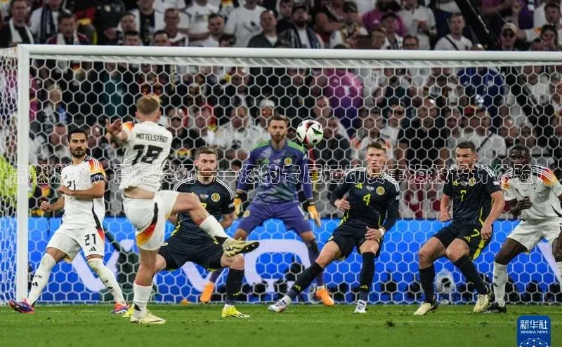 点燃激情，震撼赛场——您的专属运动赛事海报设计体验！